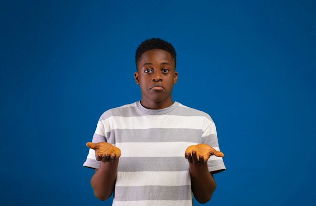 John is confused on which option to go for, should his customer pay in naira or dollar?